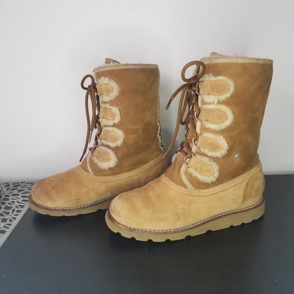 UGG Shoes - Ugg Womens Boots 7 Rommy Chestnut Suede Leather Sherpa Fur Lined Lace Up Shoes